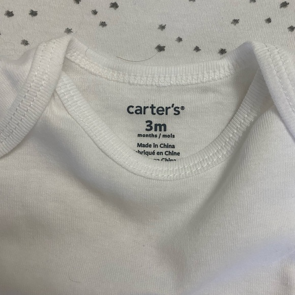 Set of 4 Carter’s white long-sleeve onesie - Picture 3 of 3